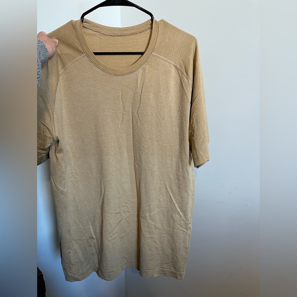 Lululemon Athletica Gold metal vent shirt XL